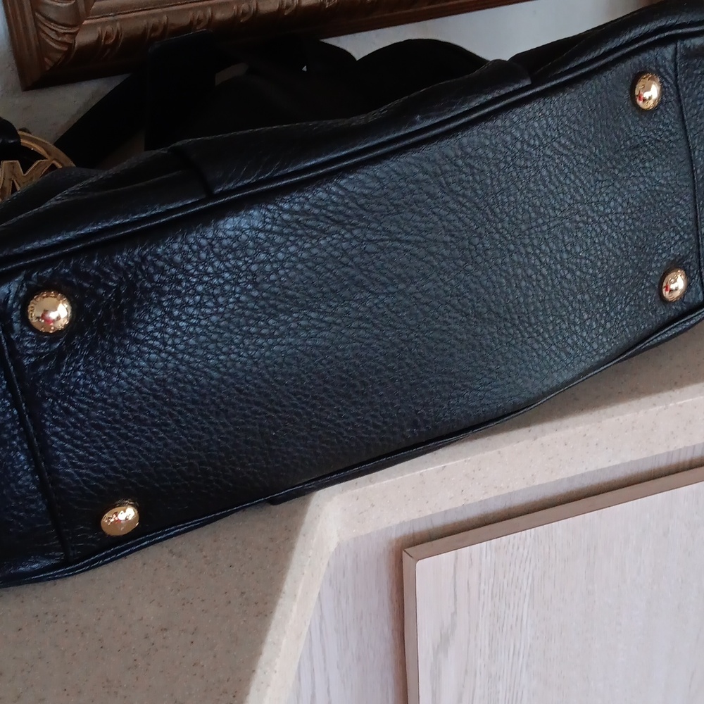 Michael Kors Handbag - Picture 5 of 7